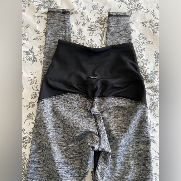 Tendu Active Leggings - Picture 2 of 2